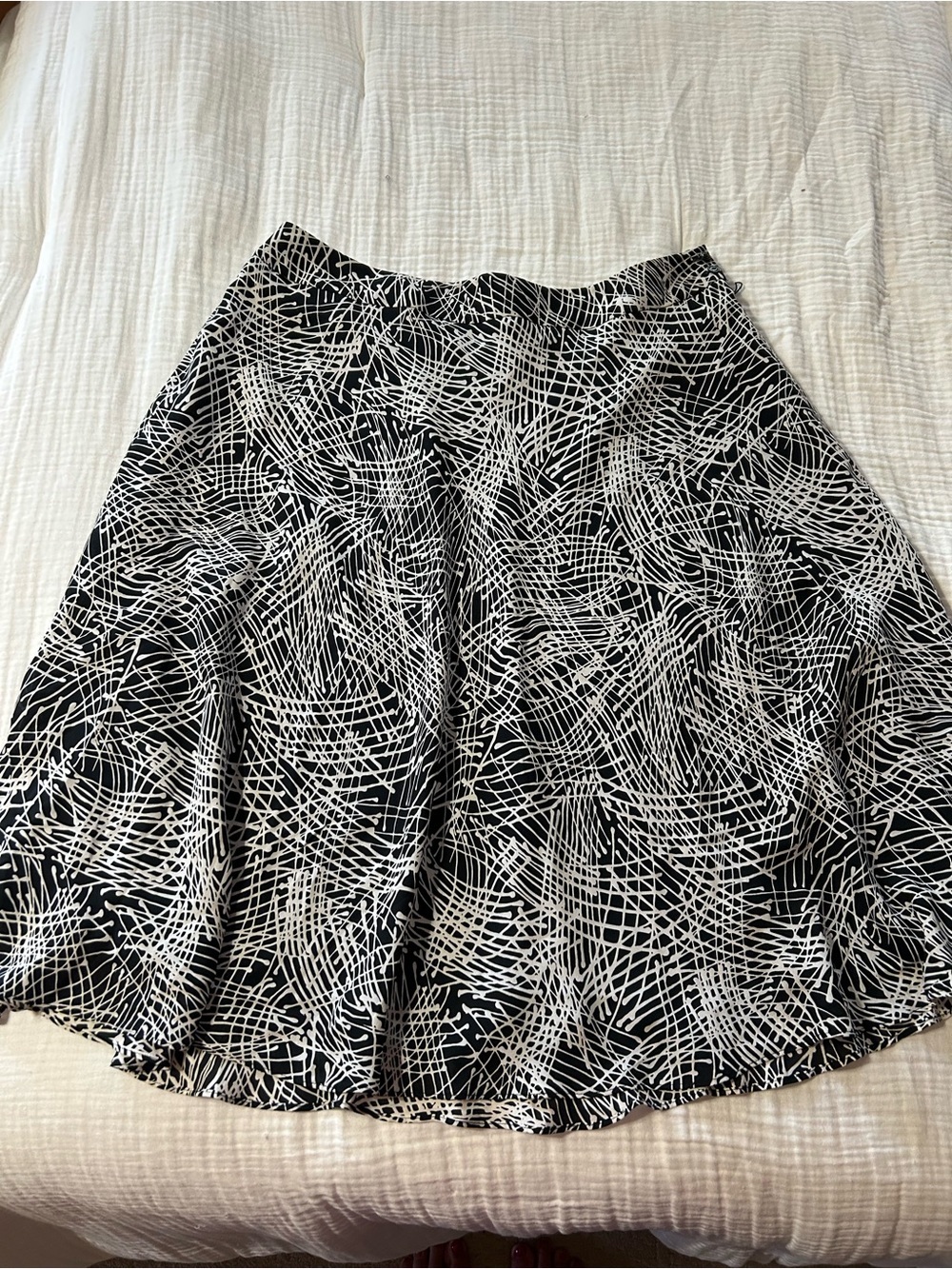 Jones NewYork 100% Silk Black and white scribble abstract skirt 16